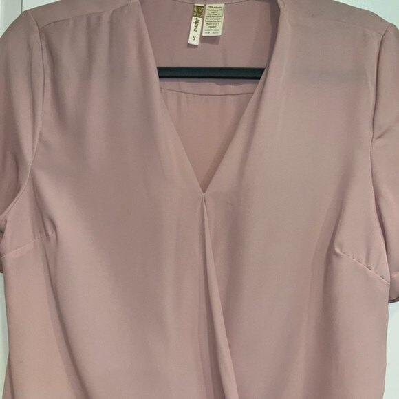 Short Sleeve Blouse Blush Rose Pink Flowy Chiffon V Neck Cute Womens Size Small - Picture 3 of 5
